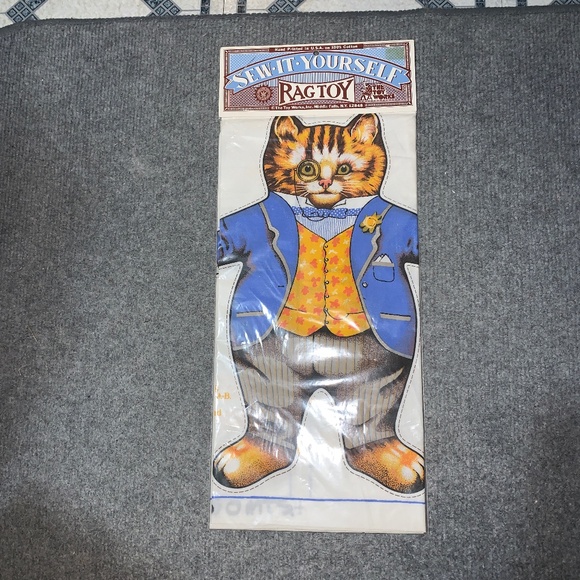 2 Pattern Kits - WARWICK DOLL MUSEUM CLOTH DOLL W CLOTHING & THOMAS CAT - NOS - Picture 3 of 3